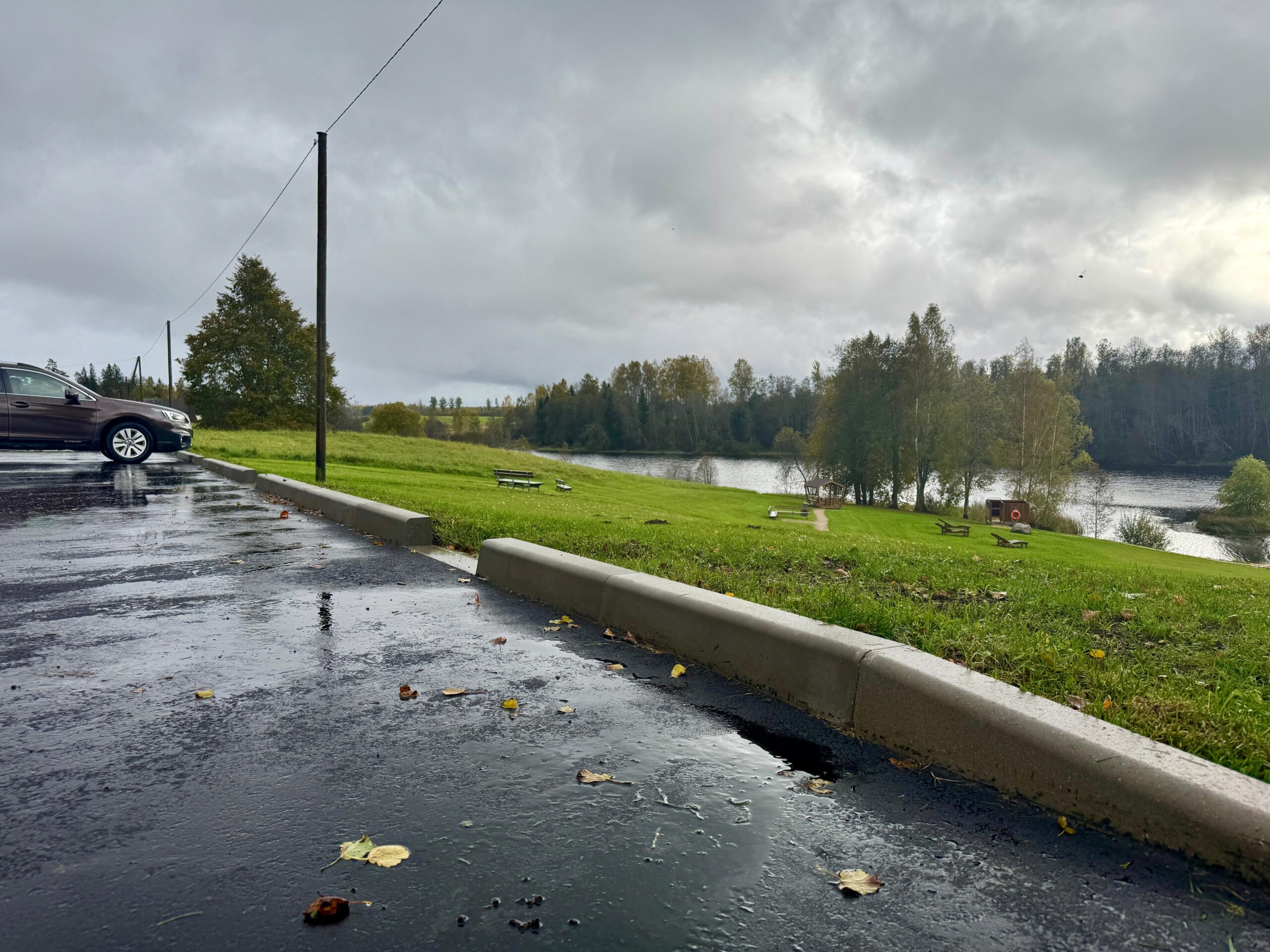 Sakārtots stāvlaukums pie Roķēnu ūdenskrātuves