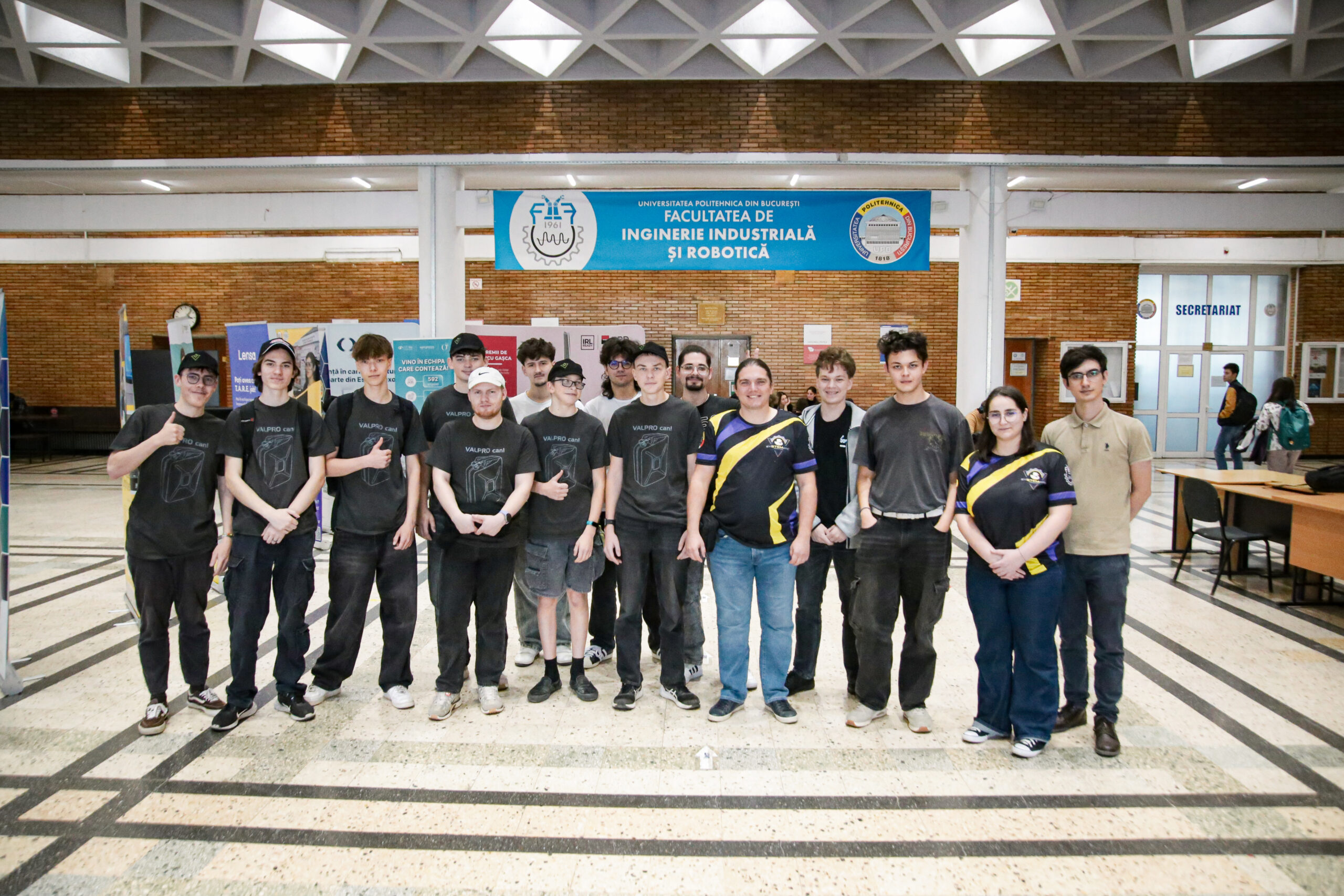 Siguldas jaunie robotiķi gūst panākumus starptautiskajās sacensībās “RoboChallenge 2025” Rumānijā