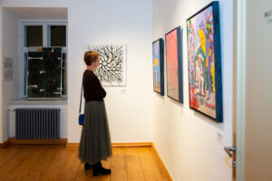 Inčukalna mākslinieku kopas izstādes “Vīzijas un ilūzijas” atklāšana Siguldas Jaunās pils salonā