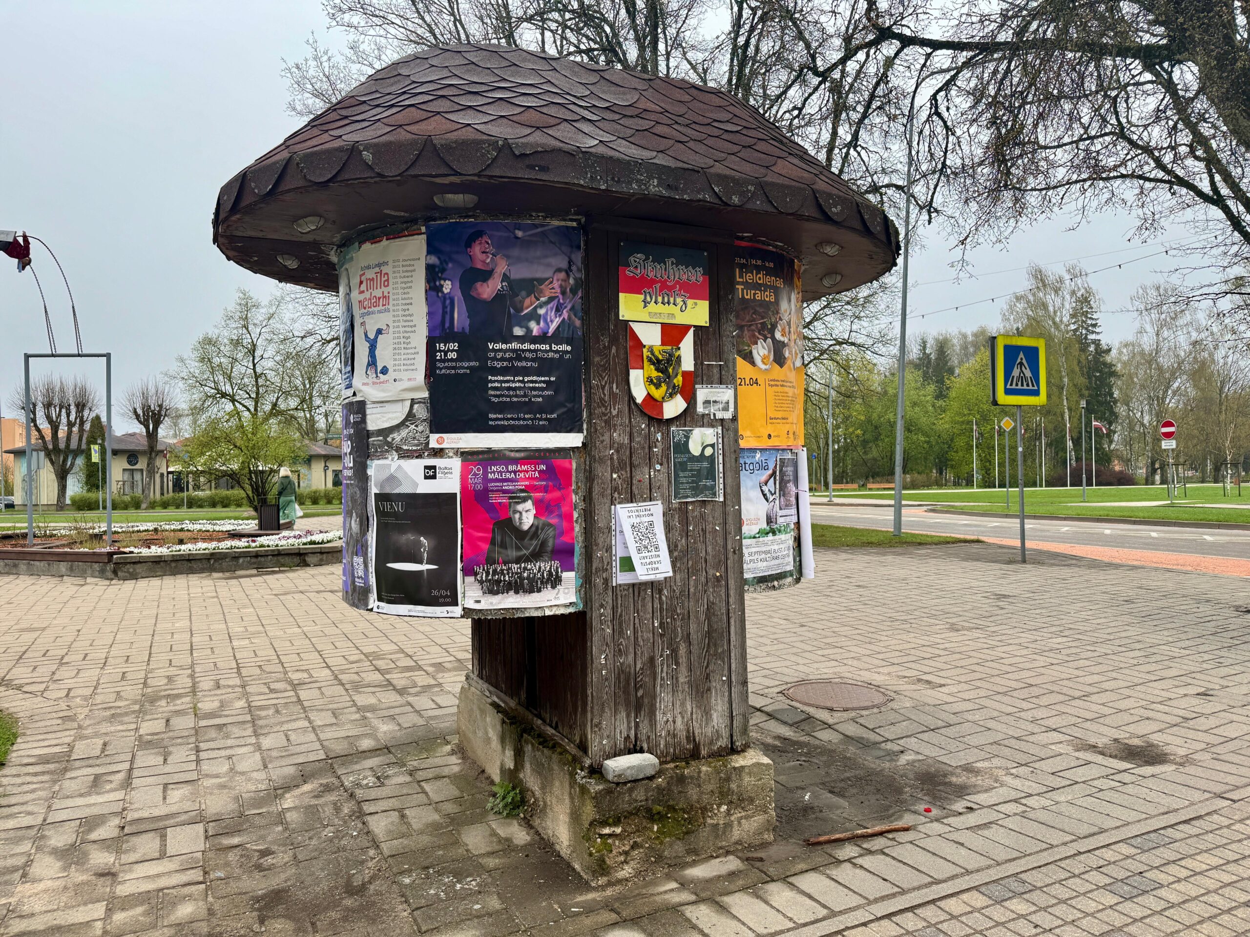 Siguldas novadā uzsāk plānveida afišu stabu remontdarbus