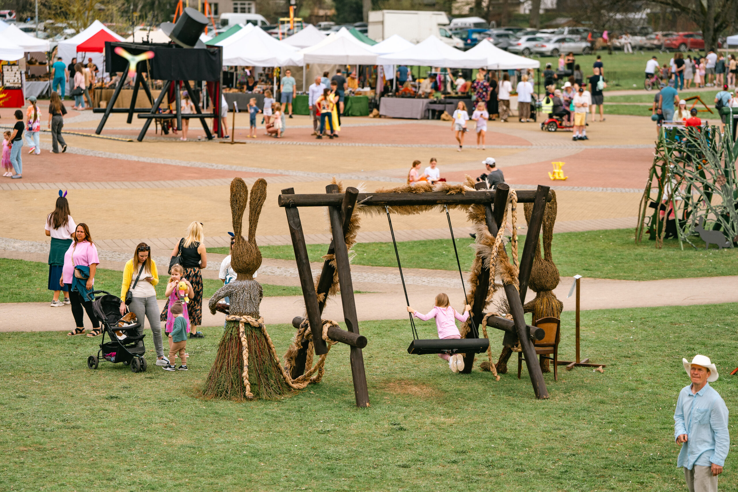 Lieldienu laikā jau desmito reizi notiks Šūpoļu festivāls; aicinām pieteikties šūpoļu veidotājus