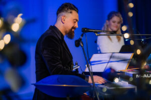 Riharda Zaļupes un Annijas Putniņas koncertprogramma “Svētā nakts” koncertzālē “Baltais flīģelis”