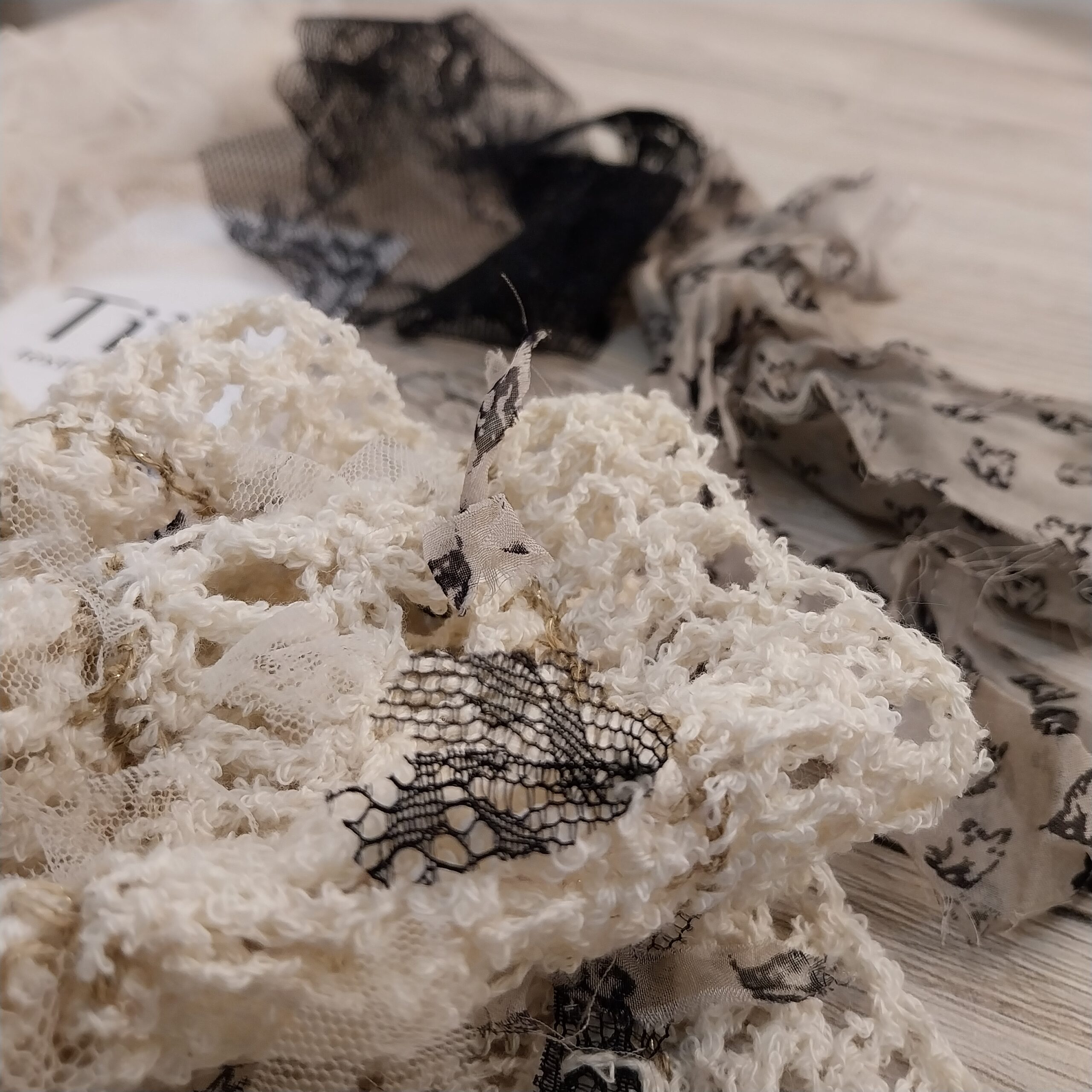 Zīmols TIIA – unikāli tekstila dizaina izstrādājumi