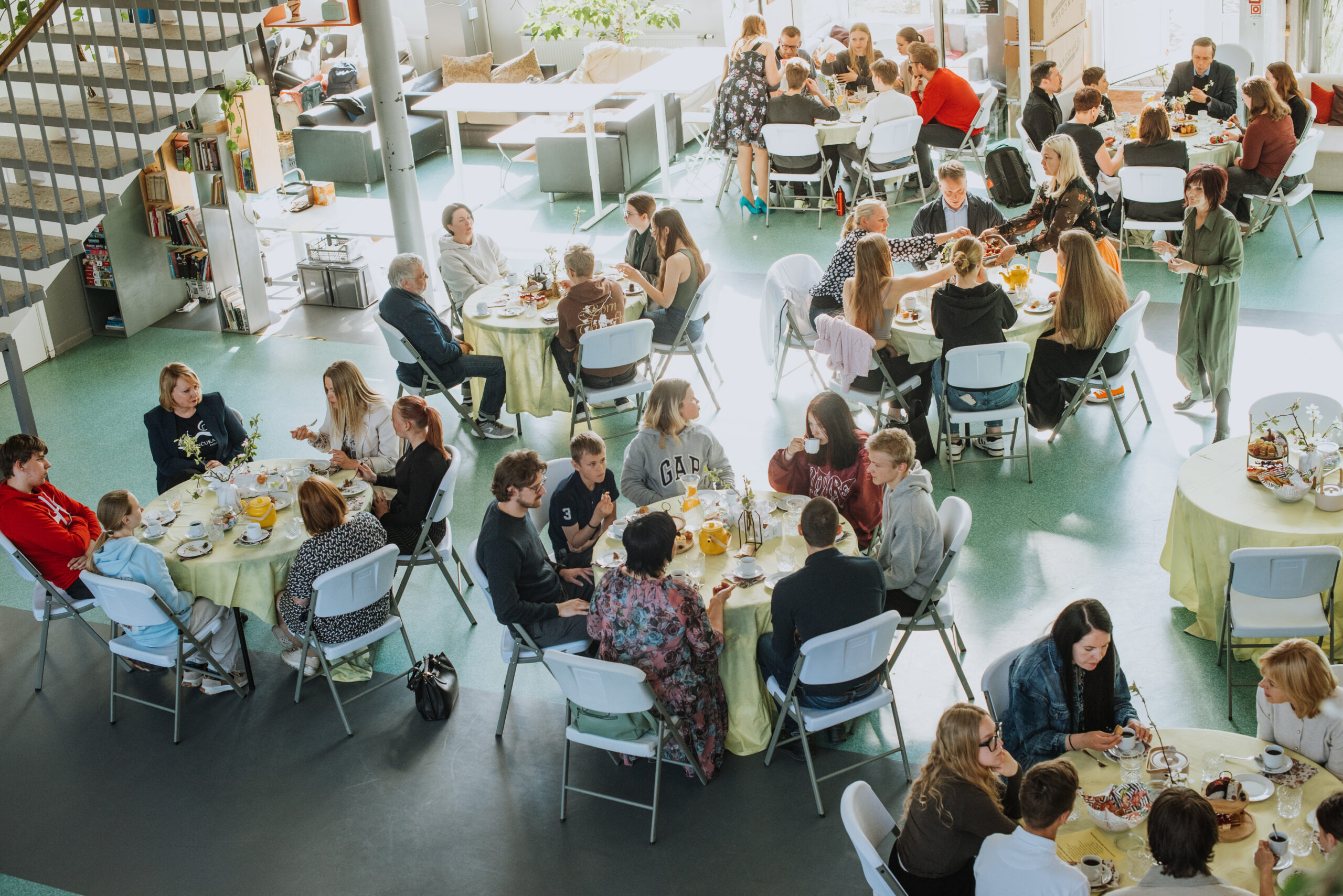 Jaunieši un deputātu kandidāti tikās pasākumā “Tējas pēcpusdiena ar deputātu kandidātiem”