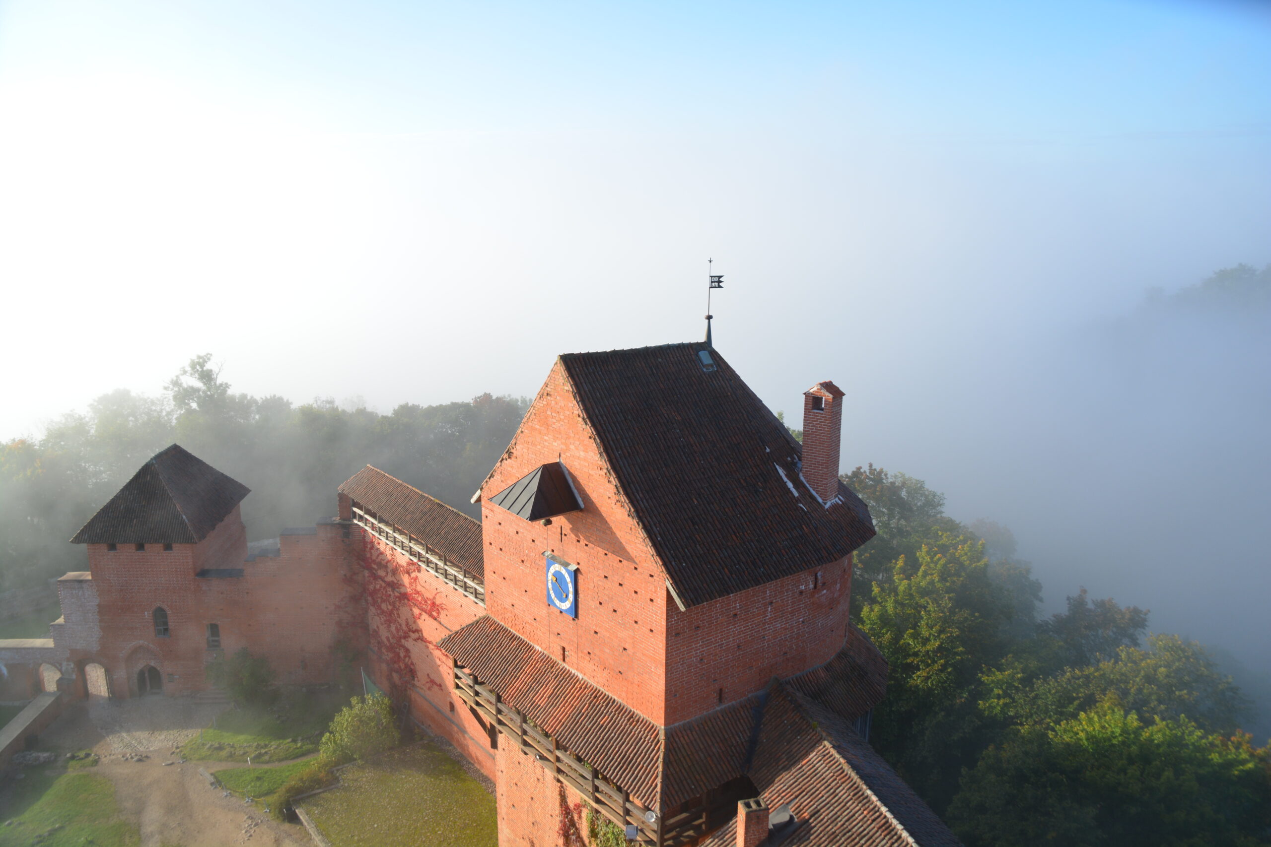Aicina uz etnodžeza grupas “MǬ” koncertu Turaidas pilī