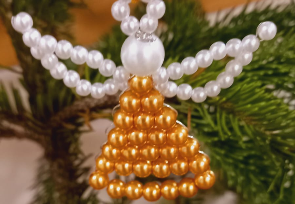 Agijas Mazītes pērļoto eņģeļu izstāde “Krāsu virpulī”