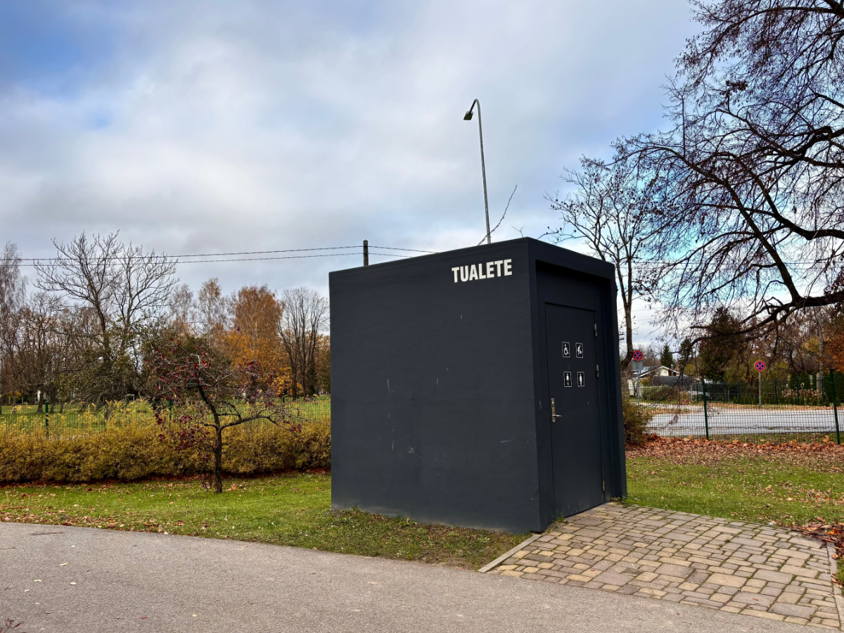 No 1. novembra Raiņa parka publiskā tualete Siguldā būs slēgta