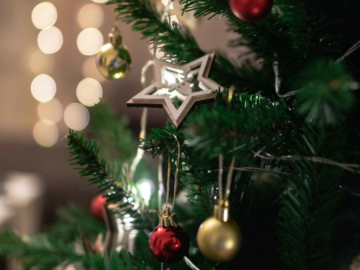 Ziemassvētku egles iedegšana Allažu Tautas namā