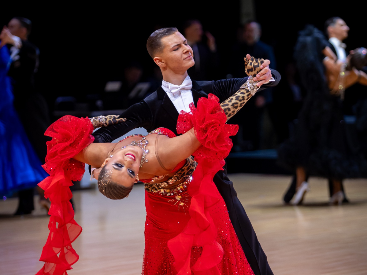 Novadniece Viktorija Smoļina kopā ar savu deju partneri gūst panākumus Latvijas čempionātos sporta dejās