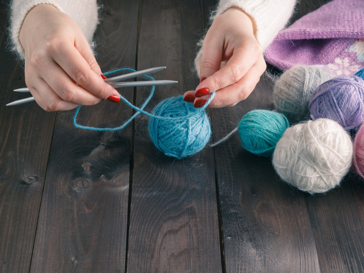 Pasākums “Satiec savu meistaru!”. Mauču adīšanu ar stikla pērlīšu rotājumiem