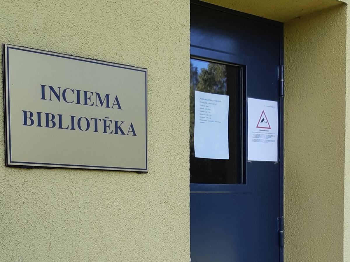 Monikas Zīles daiļradei veltīta izstāde “Sievietes, mīla un viltus”