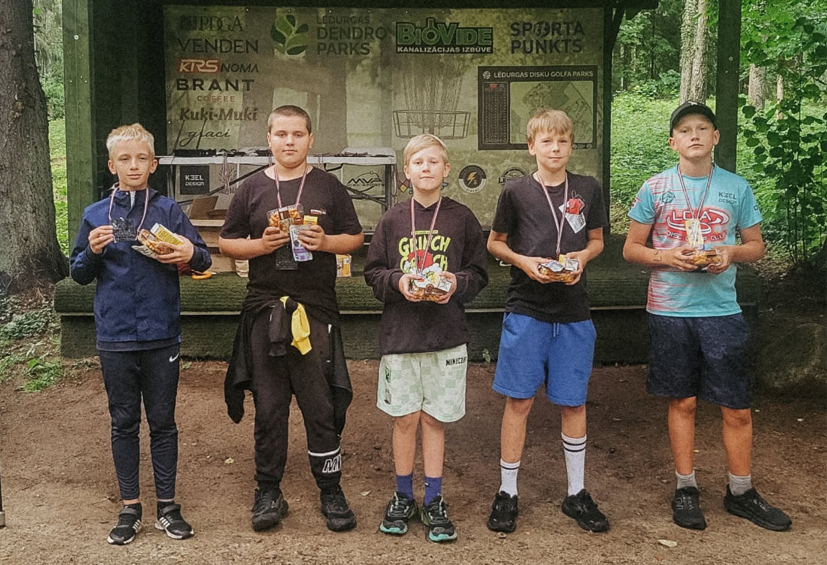Lēdurgā aizvadīts Latvijas Bērnu čempionāta 3. posms disku golfā