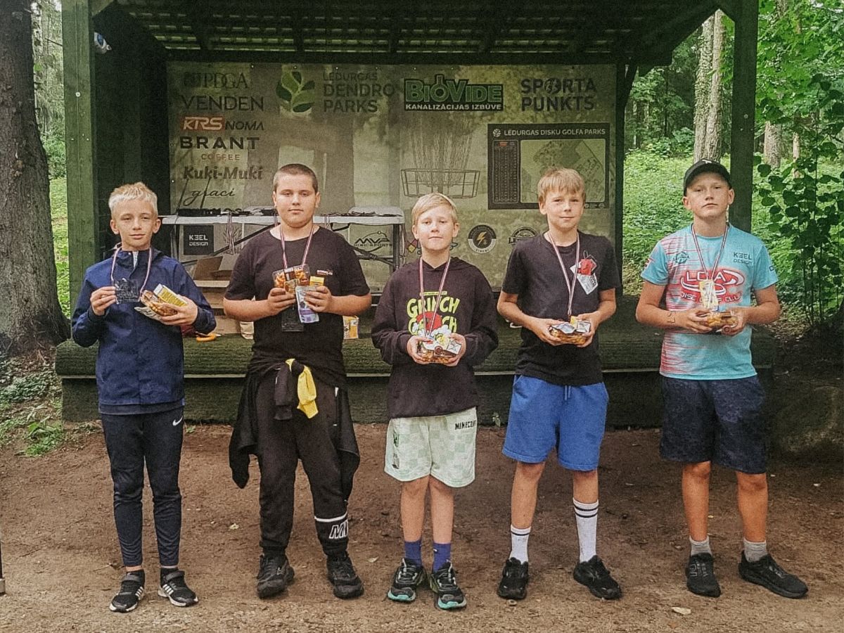 Lēdurgā aizvadīts Latvijas Bērnu čempionāta 3. posms disku golfā