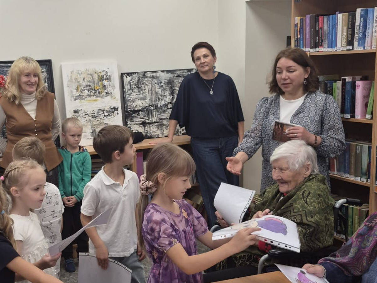 Allažu bibliotēkā aizvadīts Dzejas dienu pasākums “Dzeja dzied!”