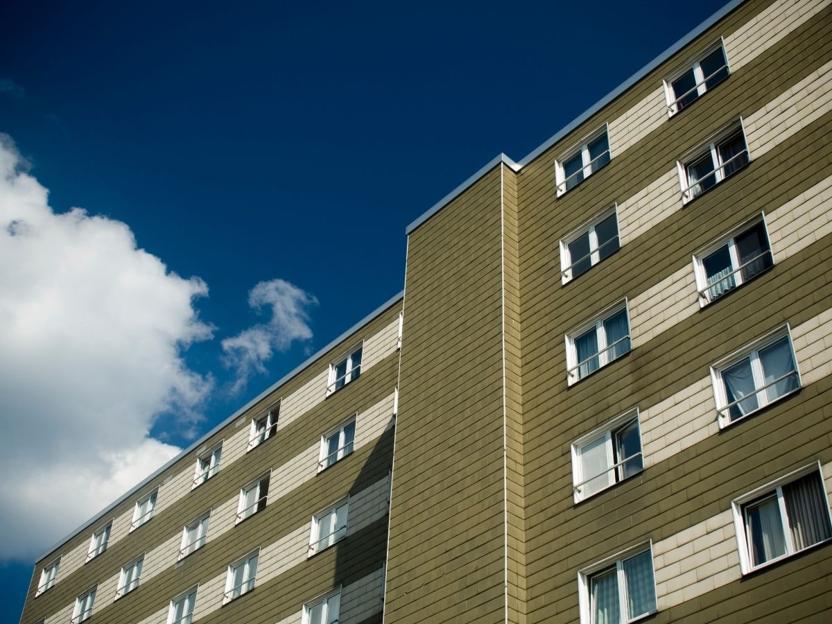 Valsts kontrole aicina dzīvokļu īpašniekus piedalīties aptaujā par ēku energoefektivitātes uzlabošanu