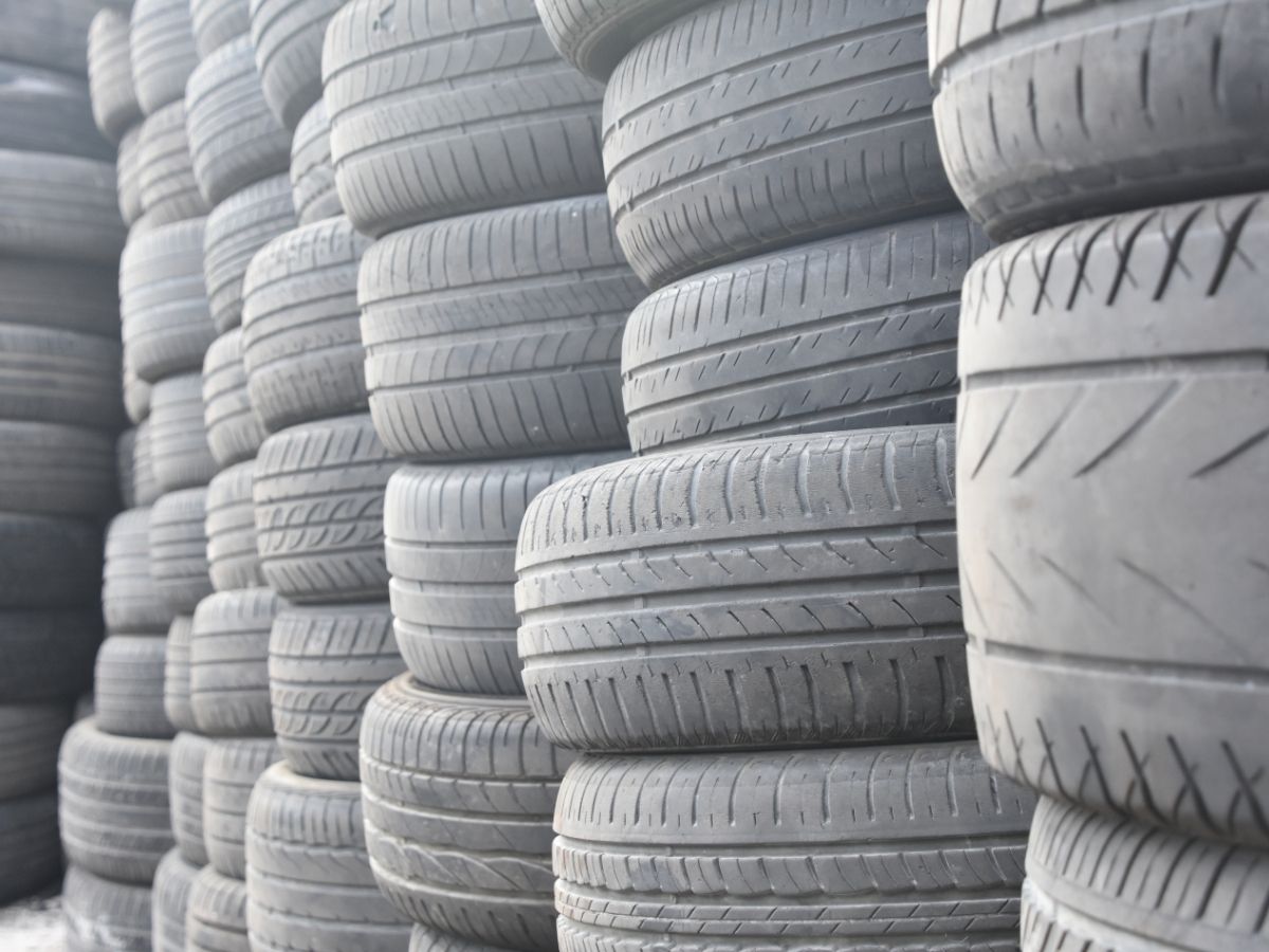 Siguldas novadā iedzīvotājiem iespējams bez maksas nodot nolietotās riepas