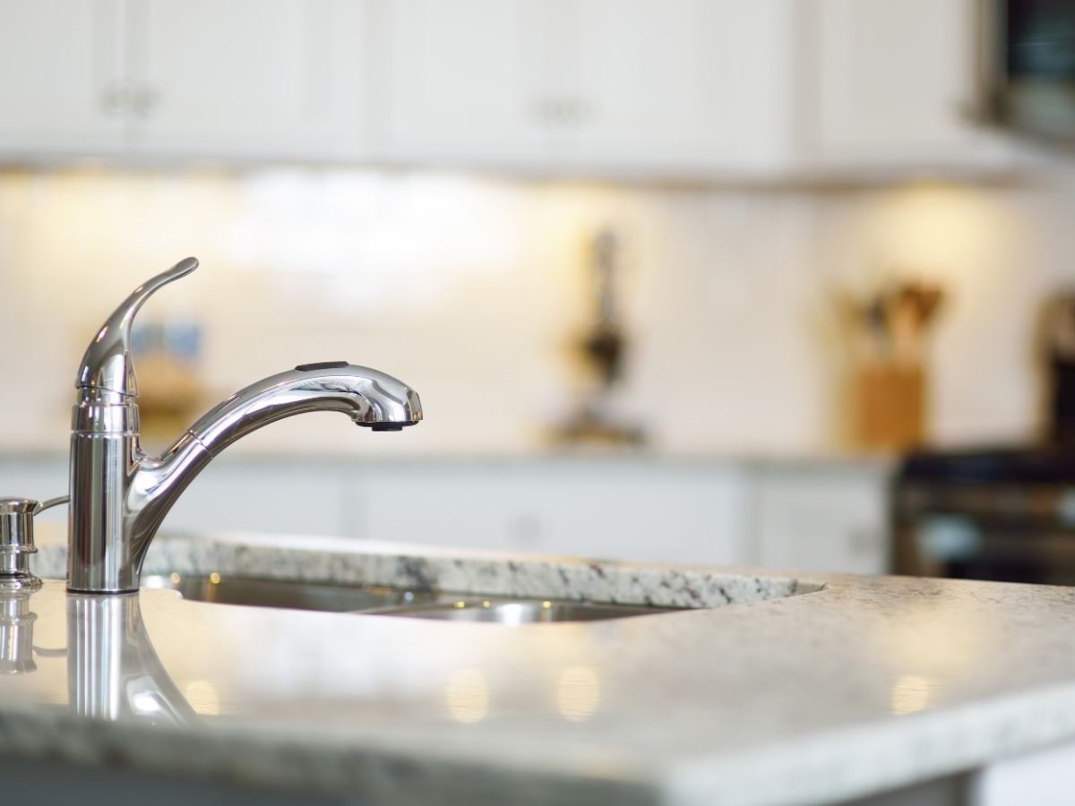 Ūdensvada avārija Lēdurgā, Ozolu ielā: pārtraukta ūdensapgāde vairākiem nekustamajiem īpašumiem