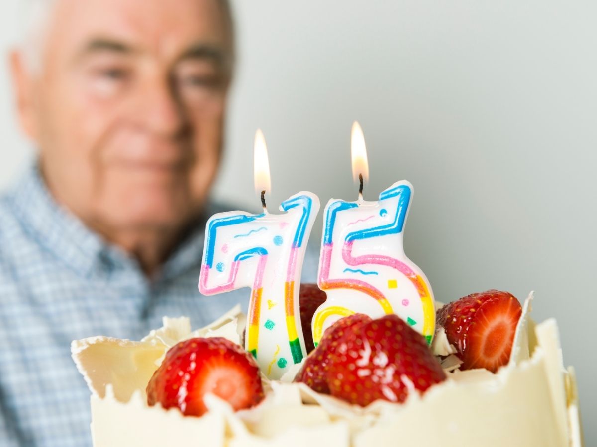 Pirmajā pusgadā senioriem viņu nozīmīgajās jubilejās izmaksāti teju 22,5 tūkstoši eiro