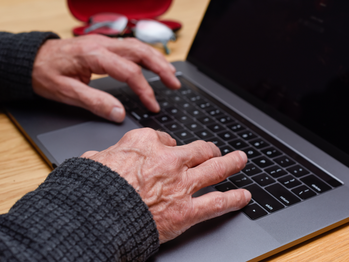 Biedrība “Vidusdaugavas NVO centrs” īsteno projektu par senioru izglītošanu un atbalstu uzņēmējdarbības veidošanā