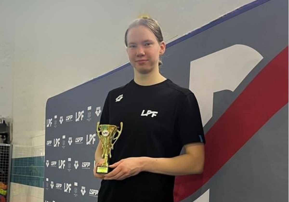 Siguldas Sporta skolas absolvente Anete Anspoka izcīna divas zelta medaļas un uzstāda jaunu sacensību rekordu