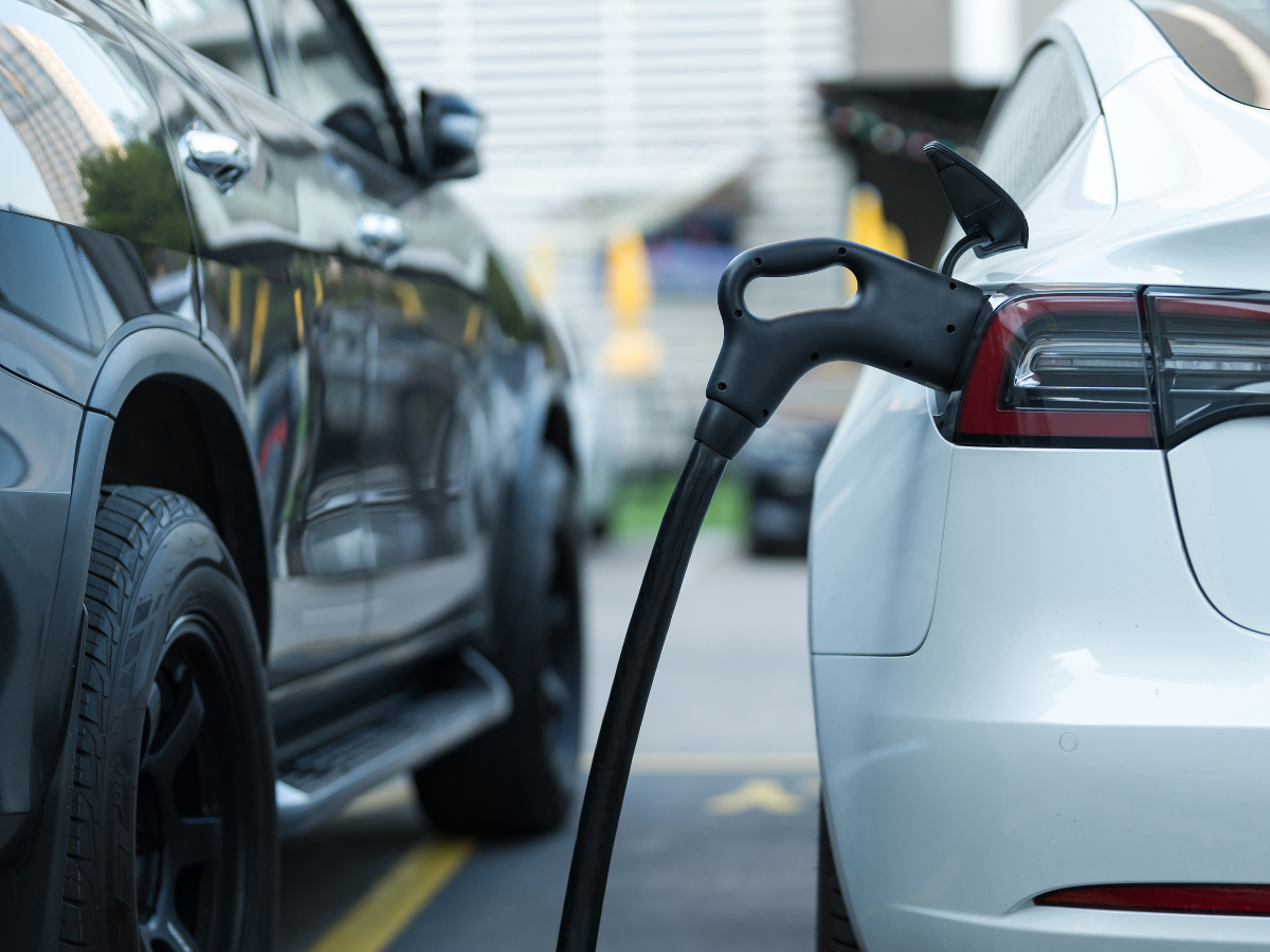 Izsludināta zemes nomas tiesību izsole elektrotransporta uzlādes punktu ierīkošanai