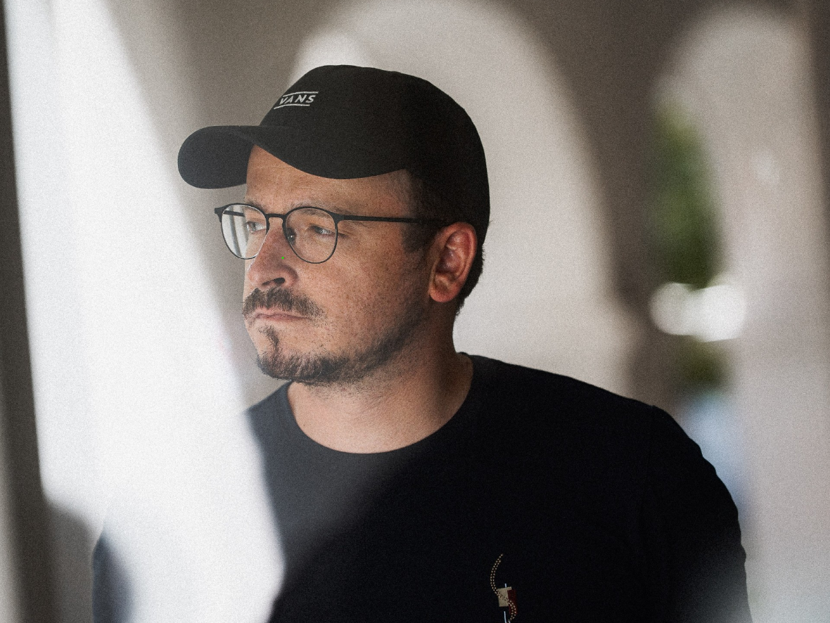 Sarunu ciklā “[Ie]nāc literatūrā” viesosies dzejnieks Toms Treibergs