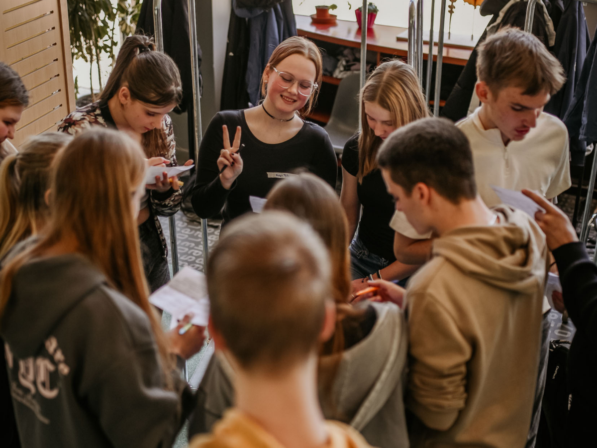 Turpinās mobilais darbs ar jauniešiem; pieejams marta grafiks