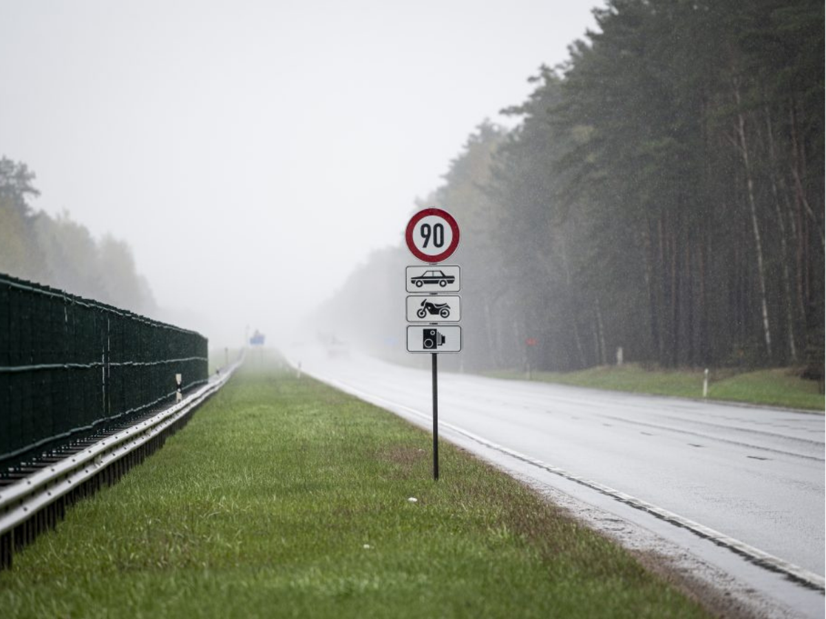 Turpmāk maksimālais braukšanas ātrums ir 90 kilometri stundā; izņēmums – Vidzemes šosejas posms