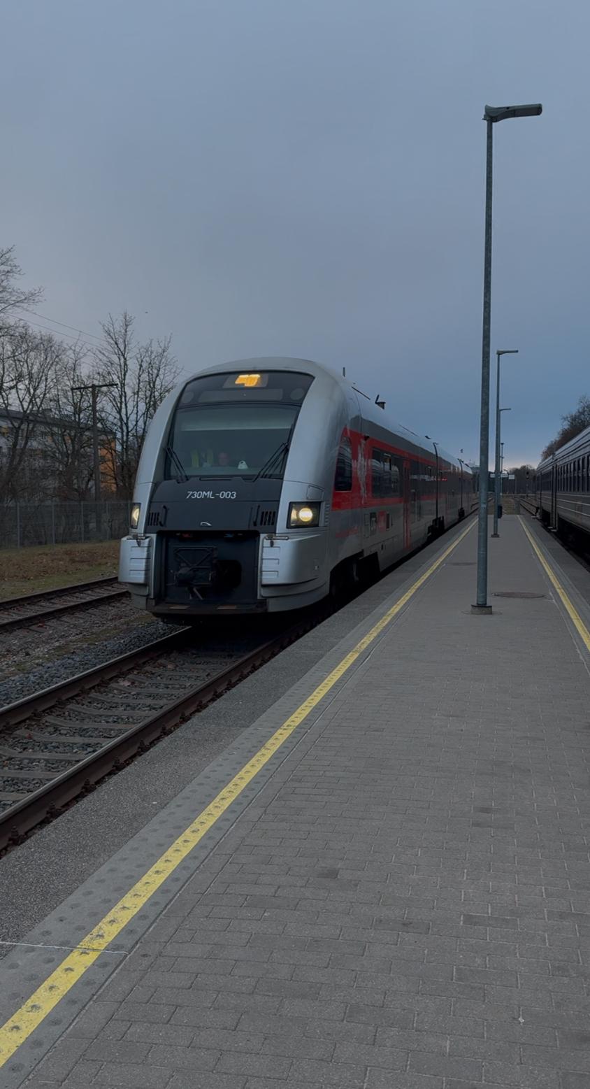 2025. gada sākumā atklās pasažieru vilcienu satiksmes savienojumu Viļņa–Rīga–Tallina; iekļautas pieturvietas Inčukalnā un Siguldā