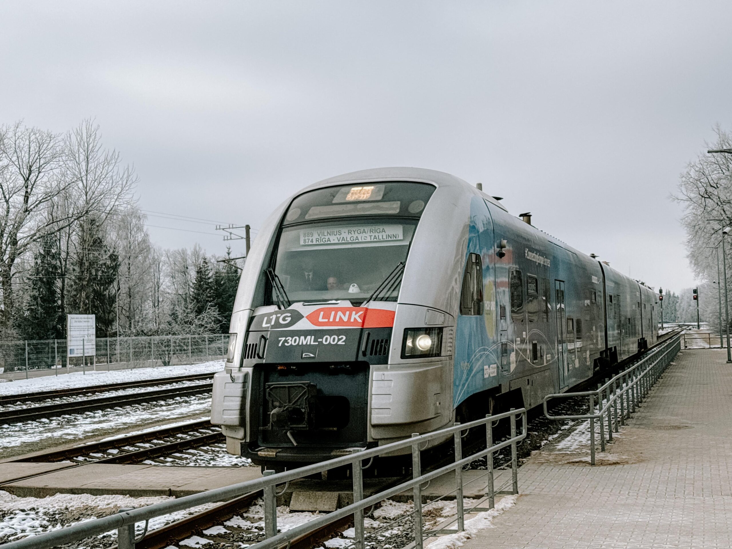 Pasažieru vilcienu savienojumā Viļņa–Rīga–Tallina posmā Rīga–Valga pārvadājumus veic mūsdienīgs dīzeļvilciens