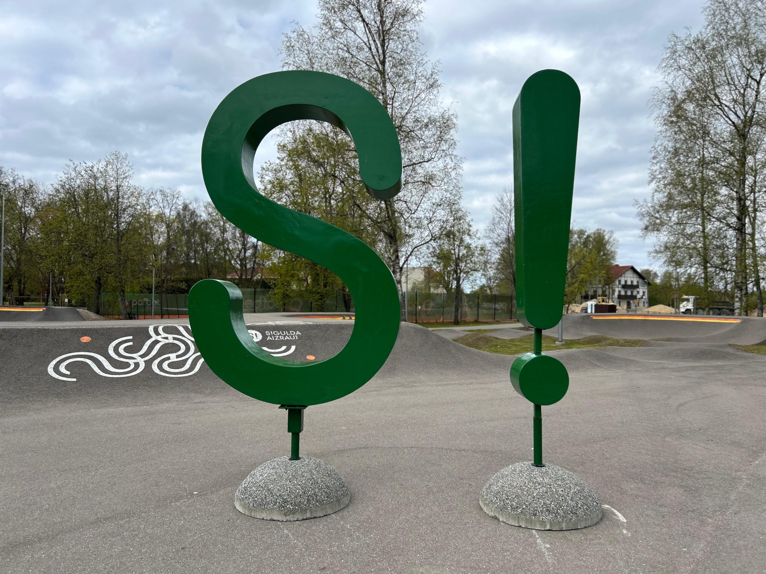 Mobilais digitālais “S!” simbols pārvietots uz Raiņa parku, aicinot piedalīties aktivitātē “Radi savu S!”