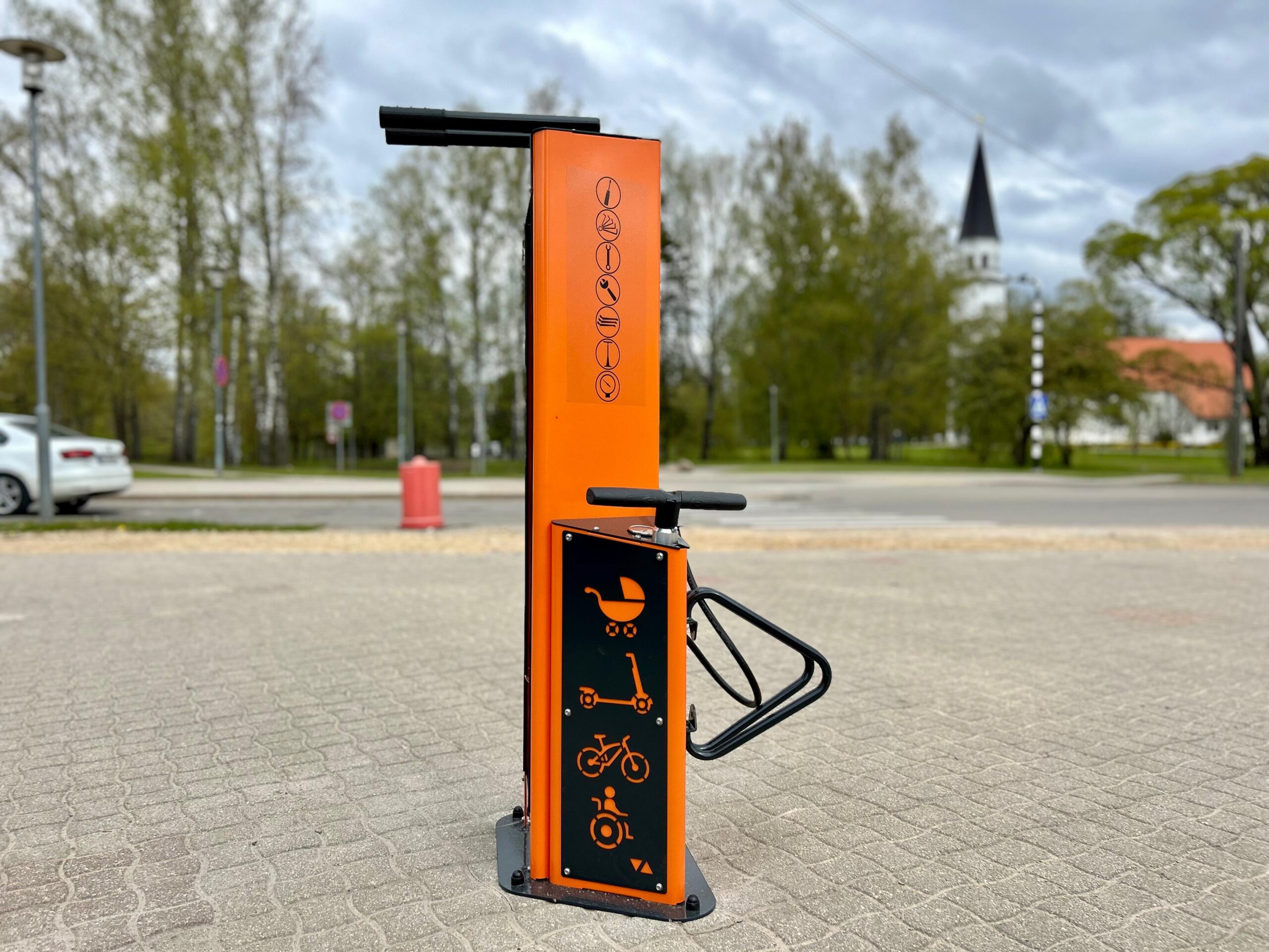 Novadniekiem un pilsētas viesiem pieejama velosipēdu remonta stacija