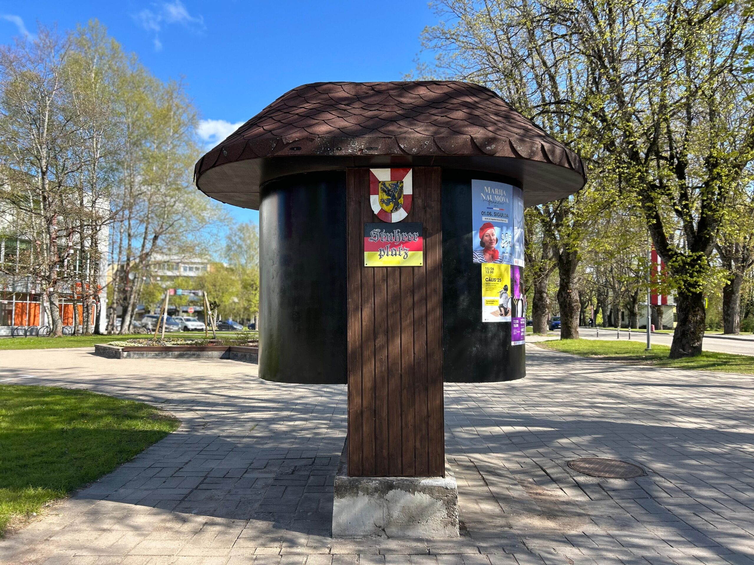 Atjaunots afišu stabs Štūres laukumā