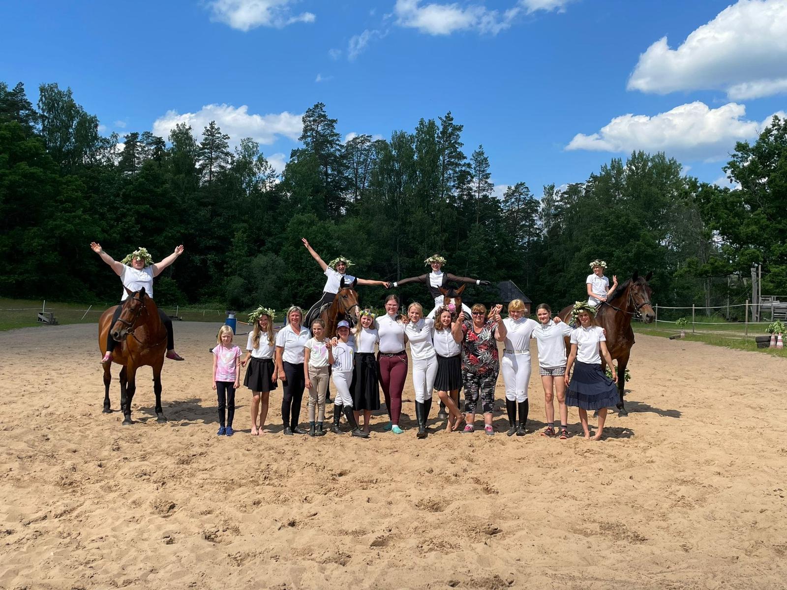 Atvērta pieteikšanās zirgmīļu nometnei ““Laimes Zeme”&nbsp;– jauno jātnieku nometne”