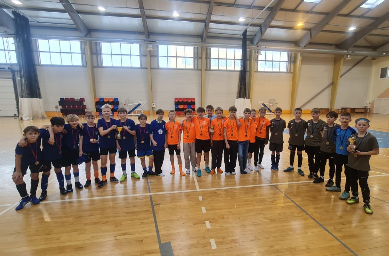 Aizvadīts pirmais Siguldas novada Mālpils atklātais telpu futbola turnīrs skolām 4.–5. klašu grupā