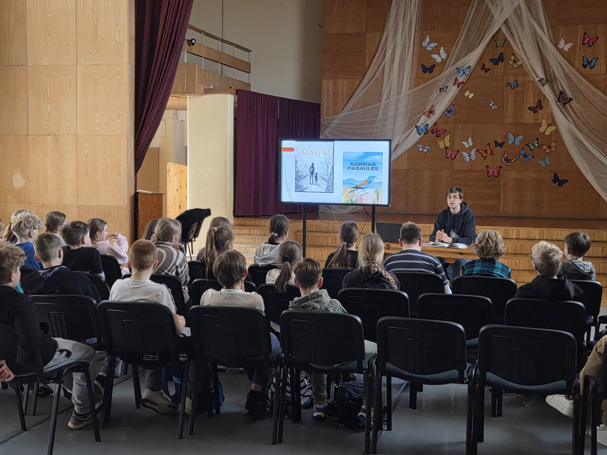 Ar Viestura Ķerusa nodarbībām Mālpils vidusskolā sākusies pavasara literatūras programma Siguldas novada skolās