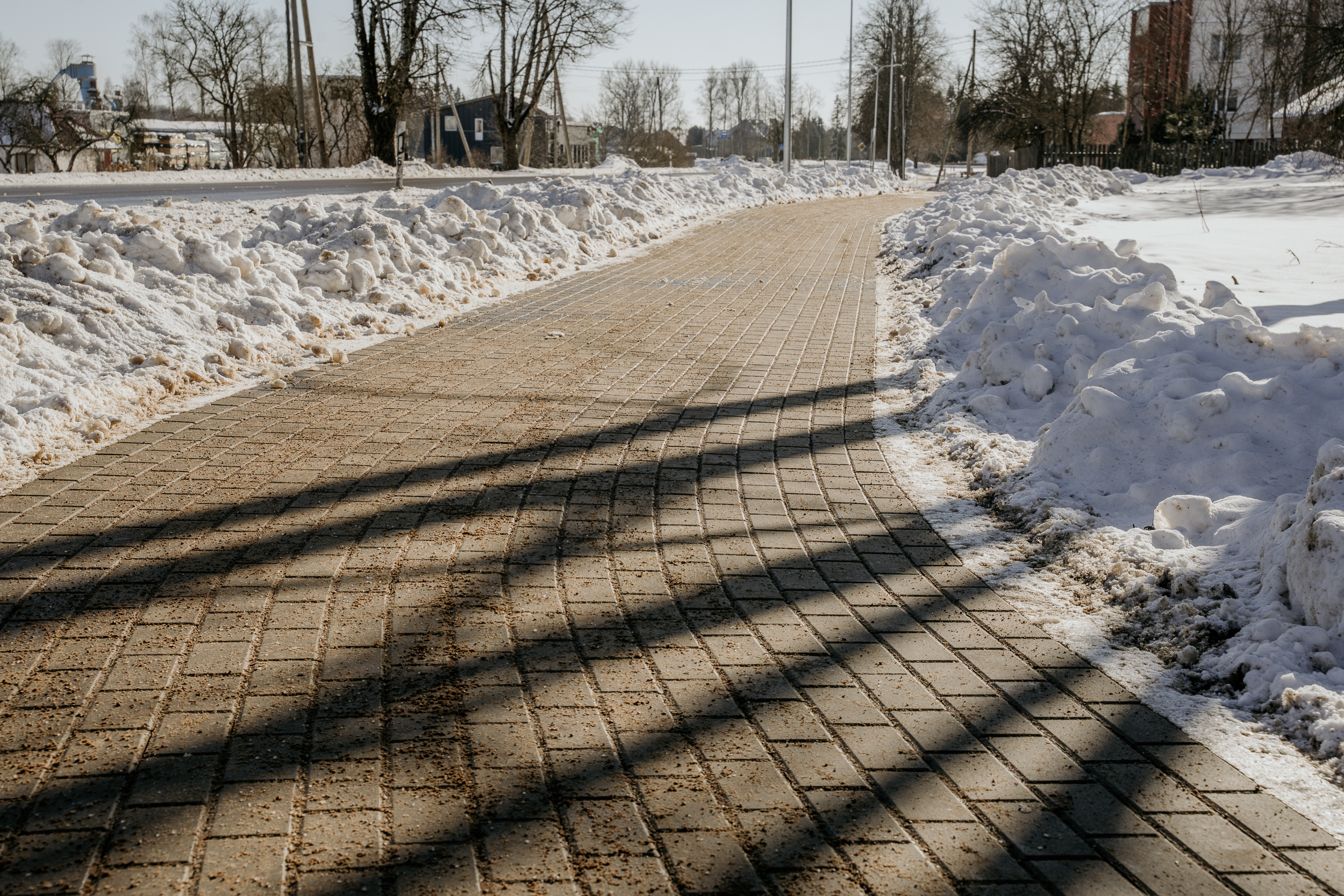 Siguldas novada pašvaldība atklāj pārbūvēto gājēju ietvi Allažos