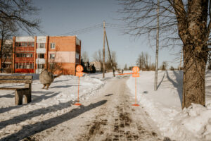 Siguldas novada pašvaldība atklāj pārbūvēto gājēju ietvi Allažos