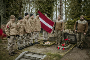 Piemiņas brīdis Lāčplēša Kara ordeņa kavalierim virsleitnantam Žanim Ķincim Siguldas vecajos kapos