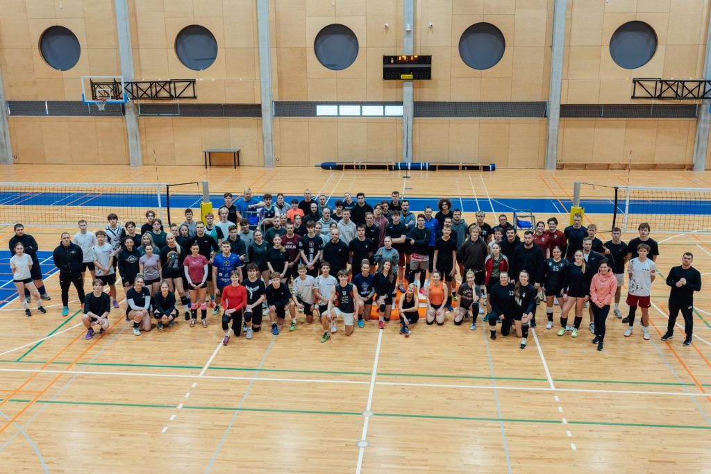 Siguldā aizvadīts “Ziemassvētku volejbola turnīrs 2025”