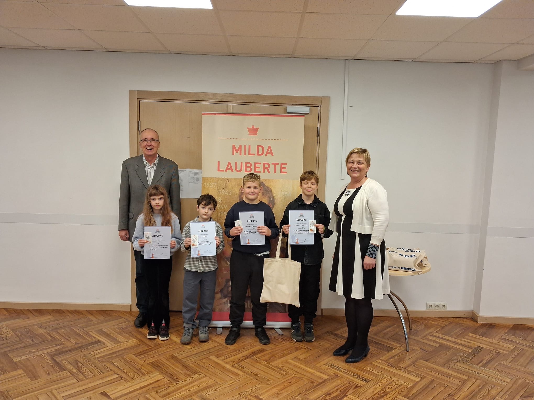 a5df6a3e-9648-47bd-aef5-168c513f5749