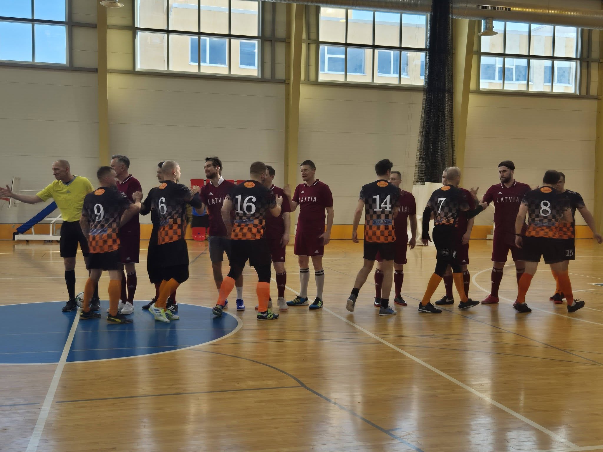 Mālpils Sporta centrā aizvadīts “Sporta entuziastu kauss telpu futbolā veterāniem 40+”