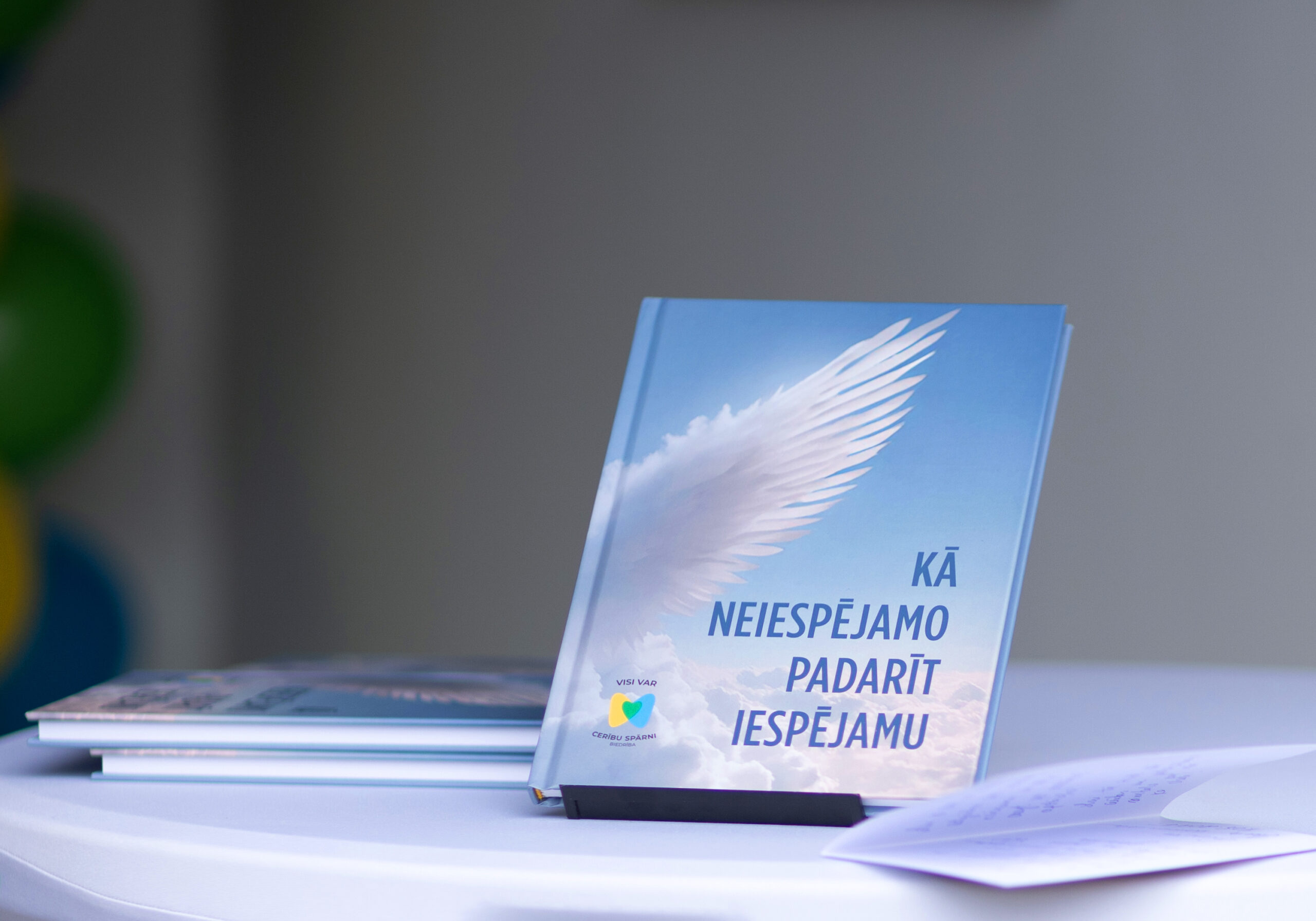 Ar pašvaldības līdzfinansējumu izdota grāmata “Kā neiespējamo padarīt iespējamu”