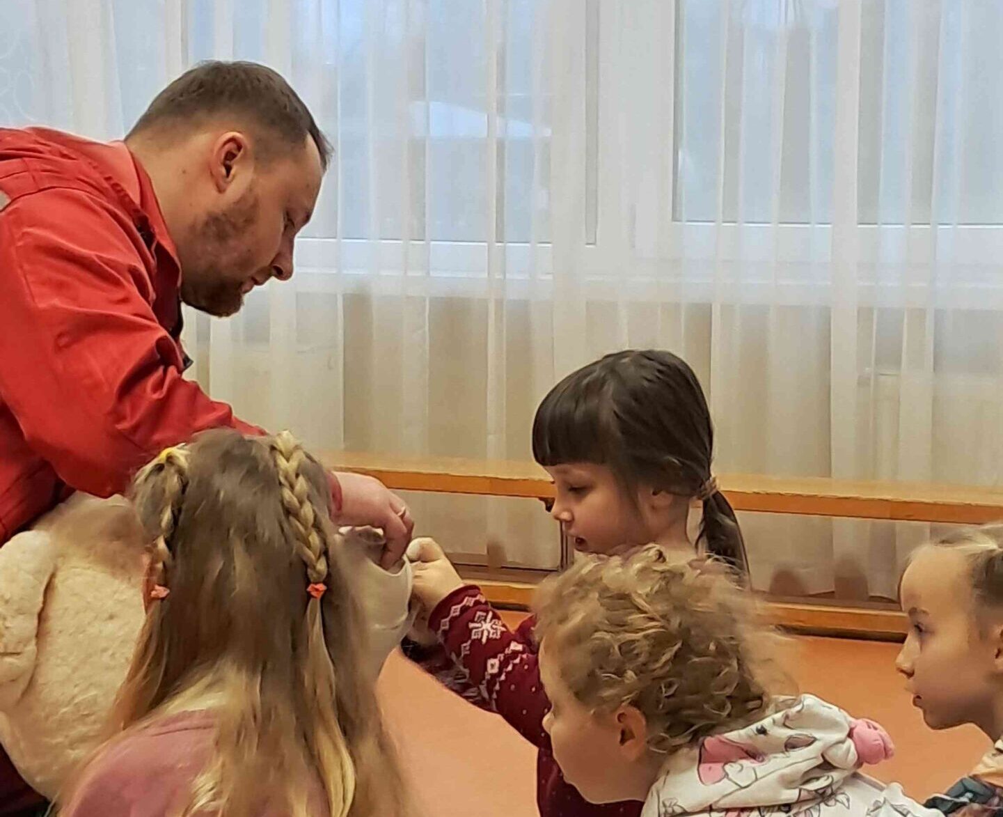 Pirmsskolas izglītības iestādē “Pīlādzītis” projekta ietvaros īstenota drošības un pirmās palīdzības nodarbība