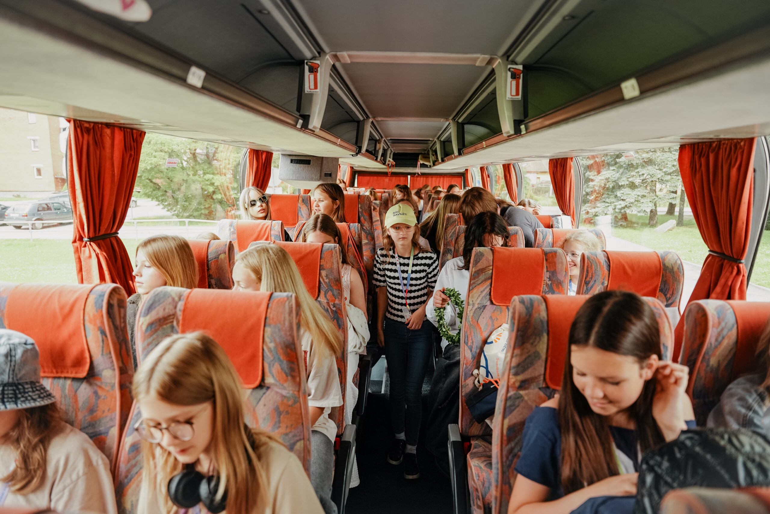 Pēdējie dalībnieki no Siguldas novada dodas uz XIII Latvijas Skolu jaunatnes dziesmu un deju svētkiem