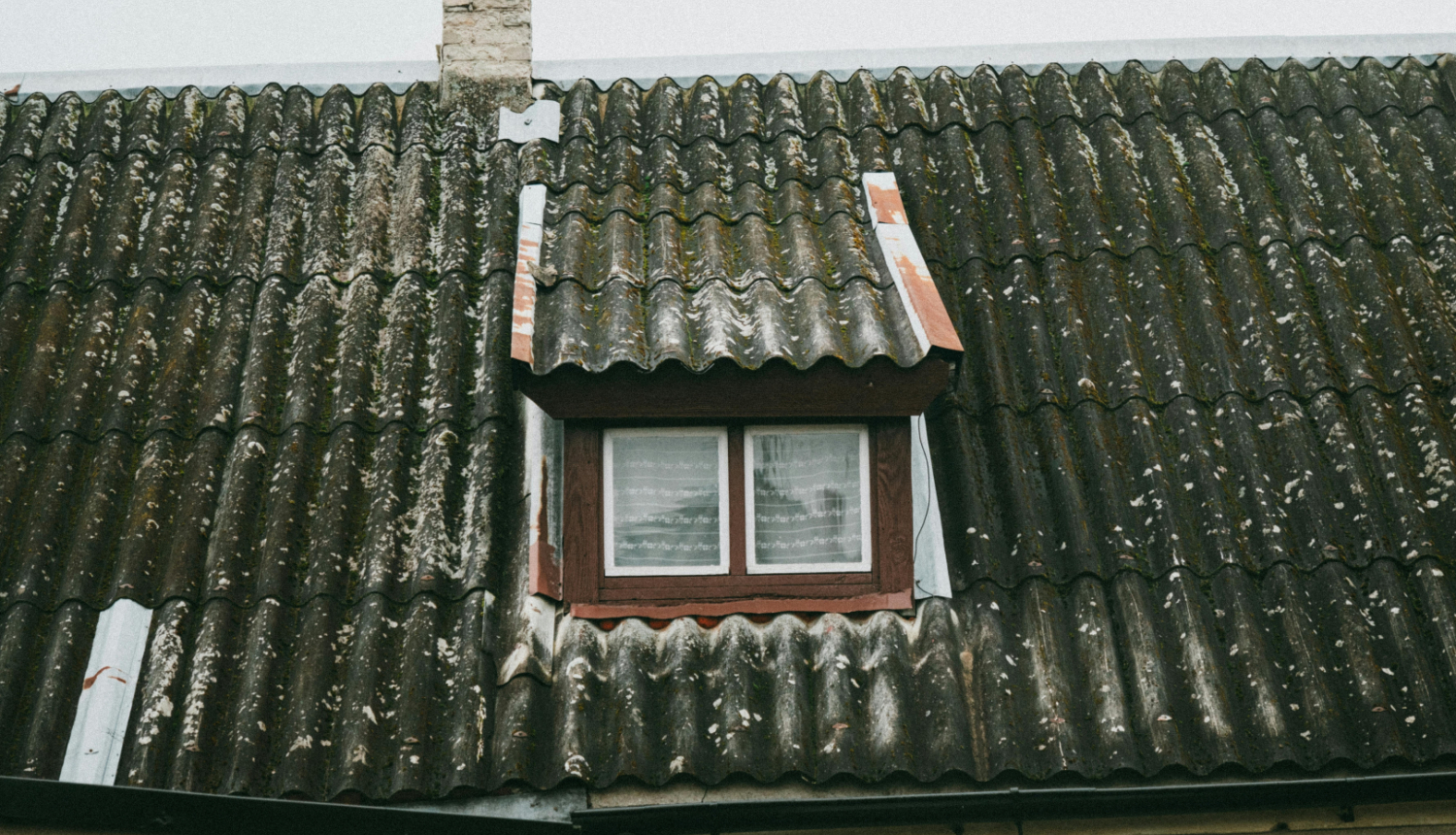 Latvijas Goda ģimenes aicinātas pieteikties bezmaksas azbestu saturošā šīfera nodošanai