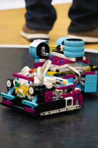 Aizvadītas aizraujošas robotikas sacensības “Siguldas Robotu kauss 2026” Mālpilī