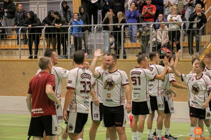 Florbola komanda “SK Coyote/Tobio” Inčukalna Sporta centrā izcīna uzvaru