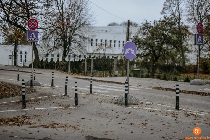 Uzlabota satiksmes drošība pie Siguldas Mākslu skolas “Baltais flīģelis”