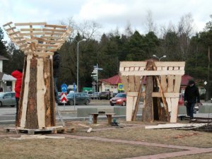 Koka skulptūras Siguldas dzlezceļa stac